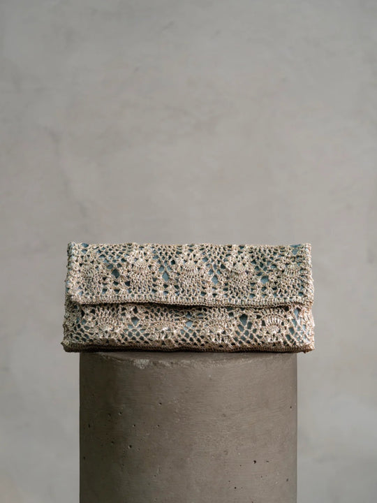 Pineapple Clutch | White Gold/Turquoise