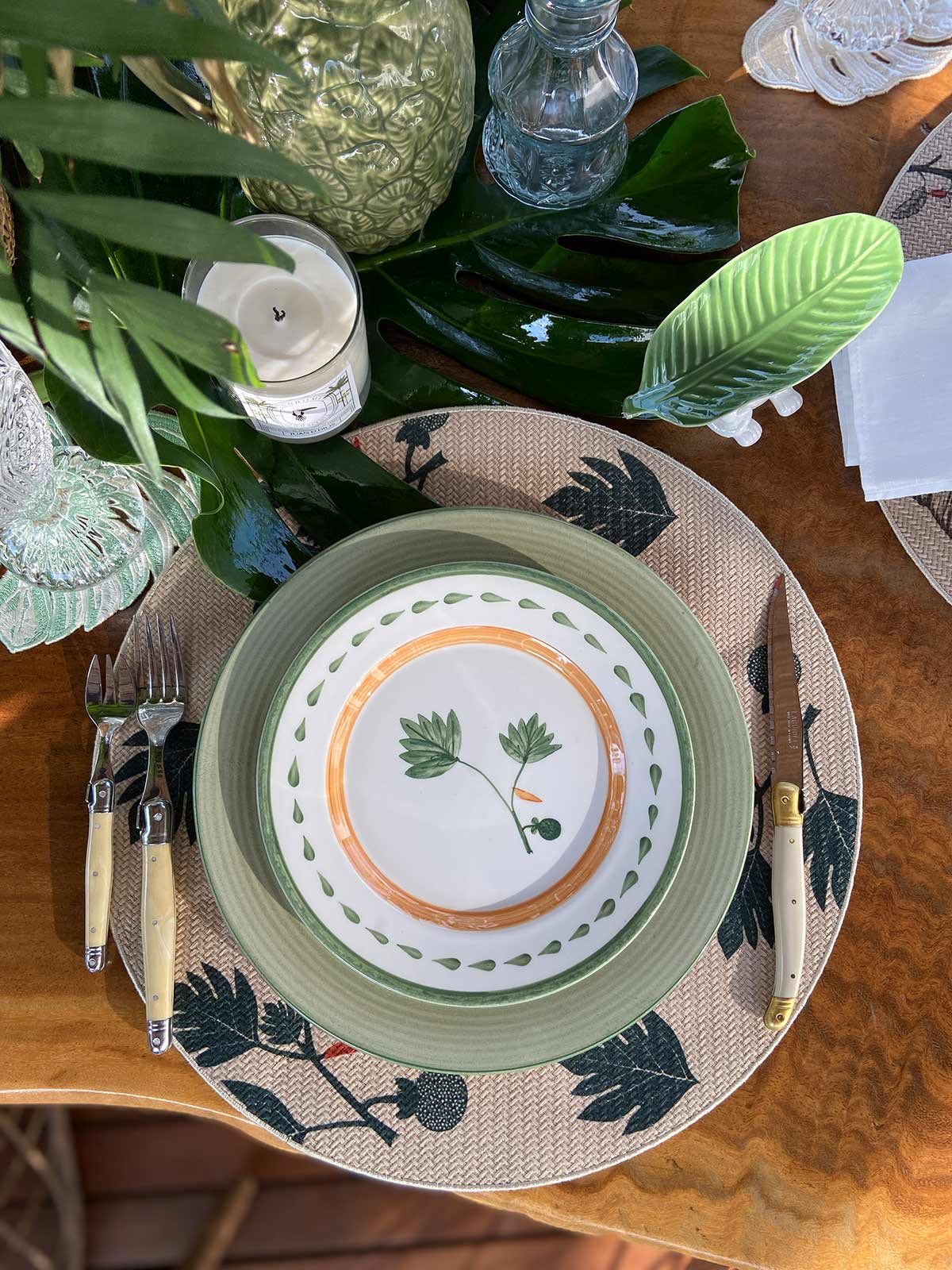 Hand Painted Dinner Plate | Hoja de Pan Hand Painted Dinner Plate | Hoja de Pan