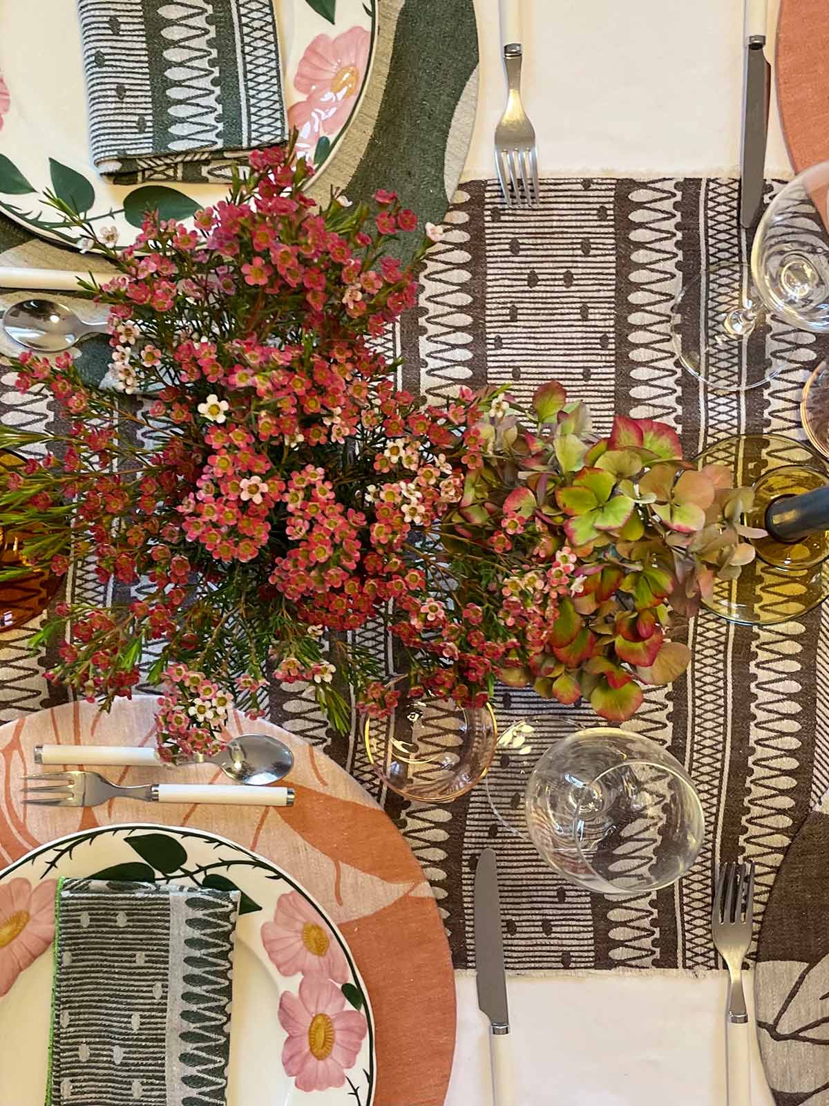 Linen Damask Tutti Le Foglie Charger Plate | Café Tostado Linen Damask Tutti Le Foglie Charger Plate | Café Tostado