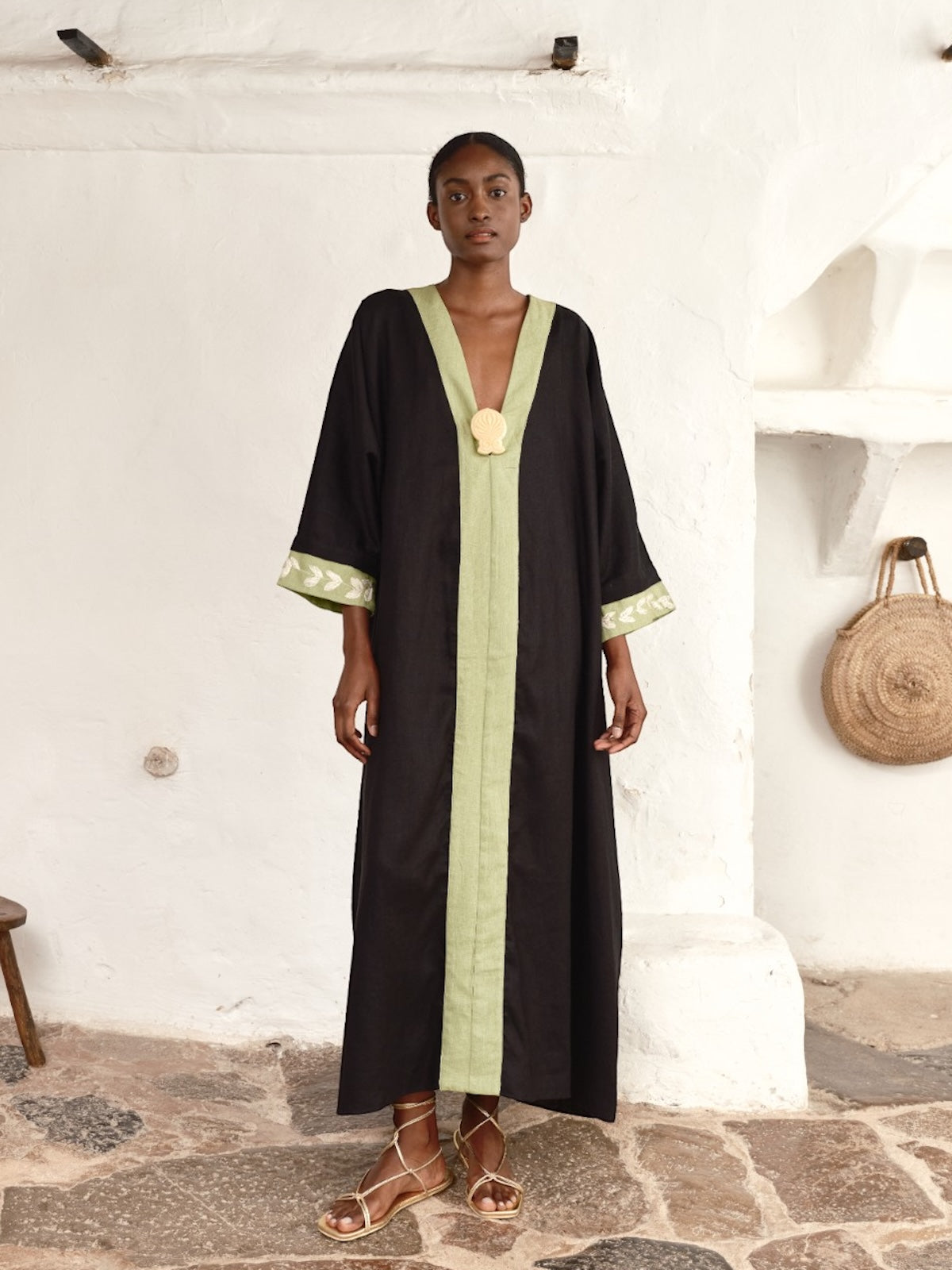 Praia Embroidered Linen Tunic | Black Praia Embroidered Linen Tunic | Black