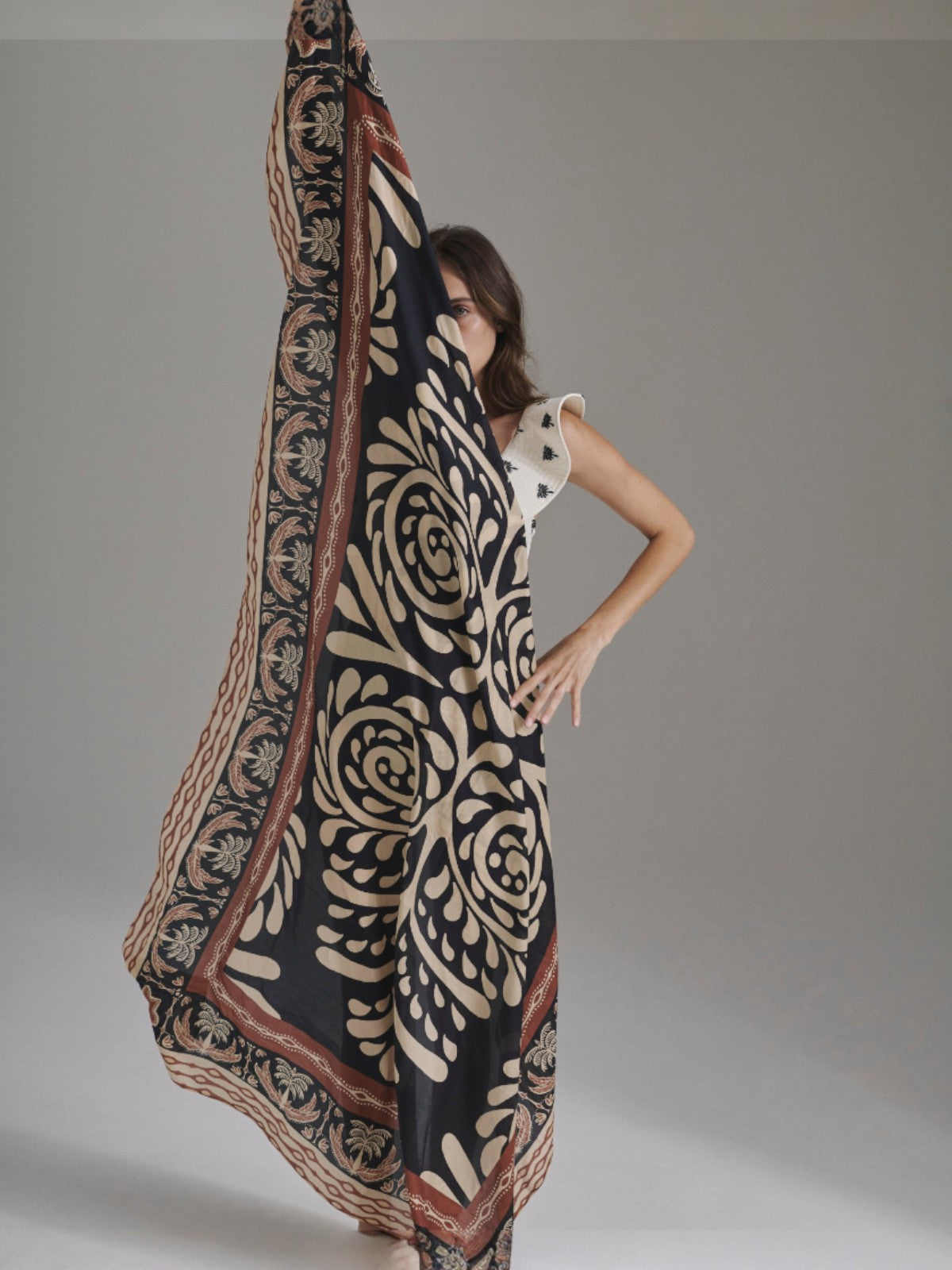 De La Falaise Cotton Silk Sarong | Black Arabesque De La Falaise Cotton Silk Sarong | Black Arabesque