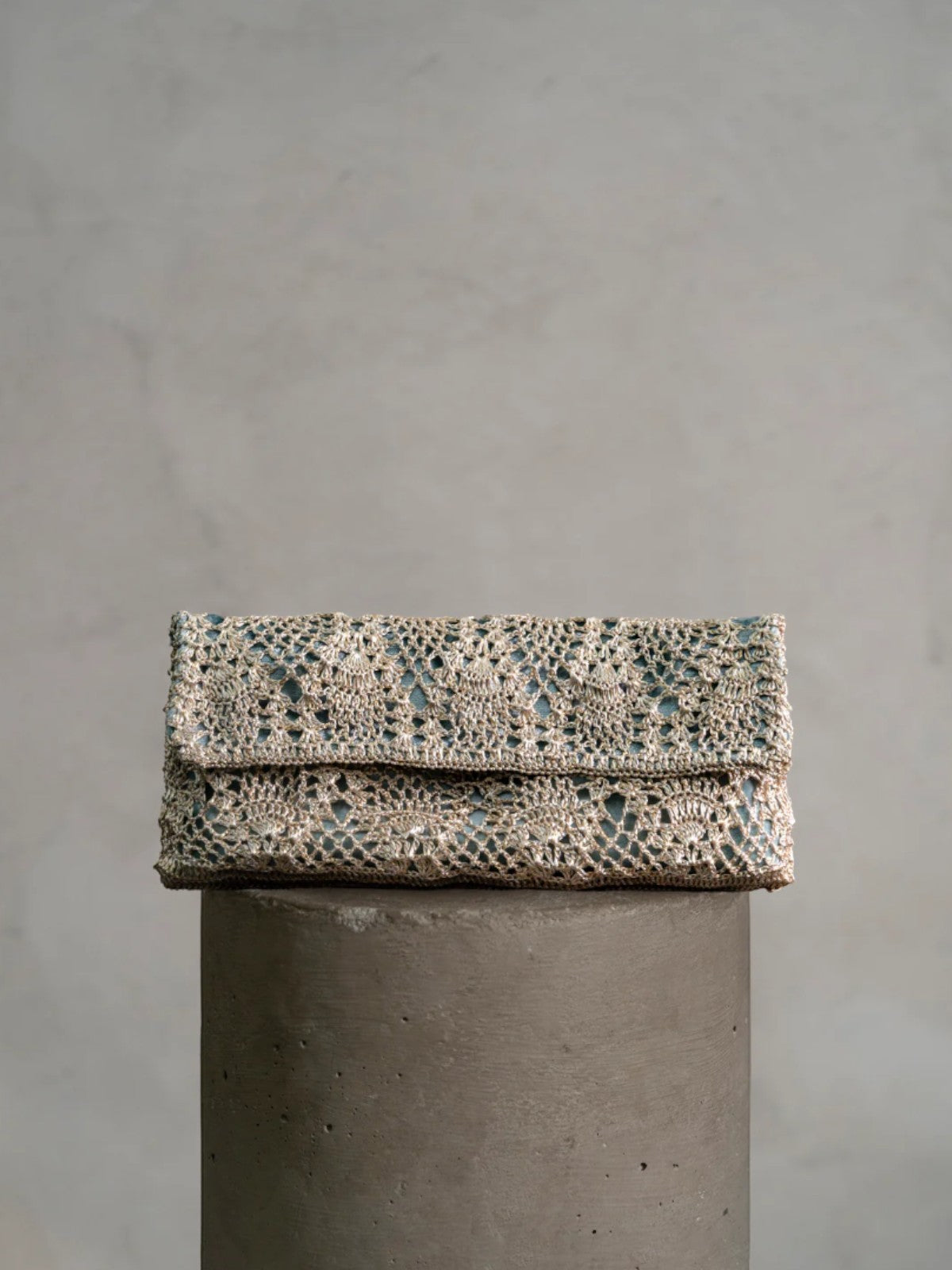Pineapple Clutch | White Gold/Turquoise