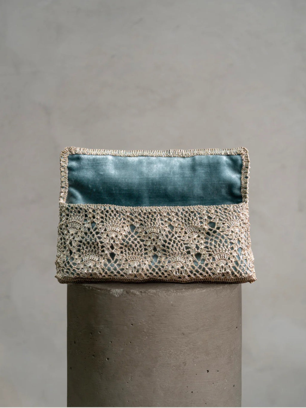 Pineapple Clutch | White Gold/Turquoise