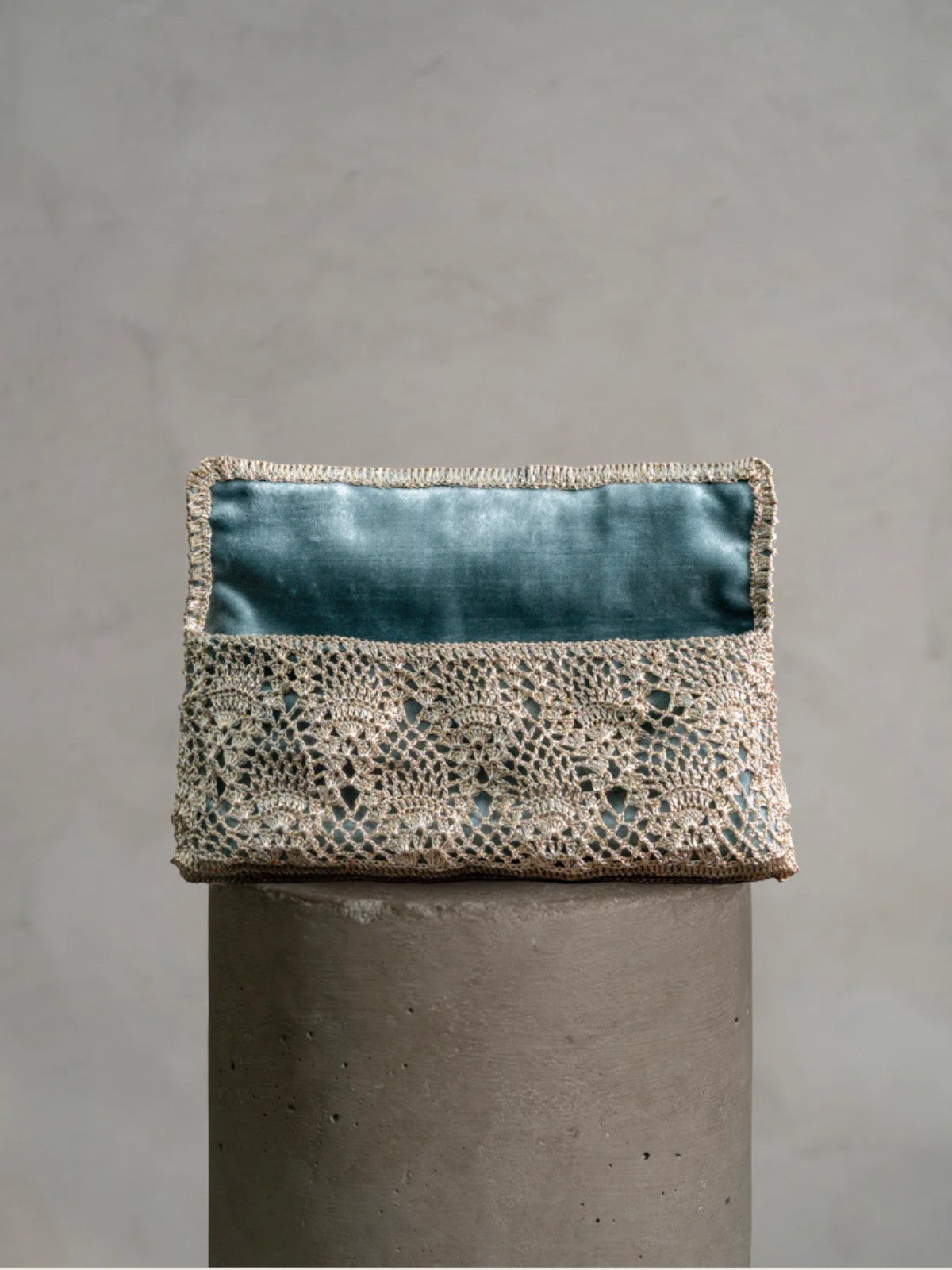 Pineapple Clutch | White Gold/Turquoise