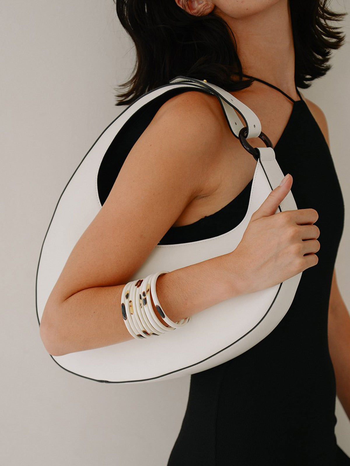 Ostra Handbag | White - Fashionkind