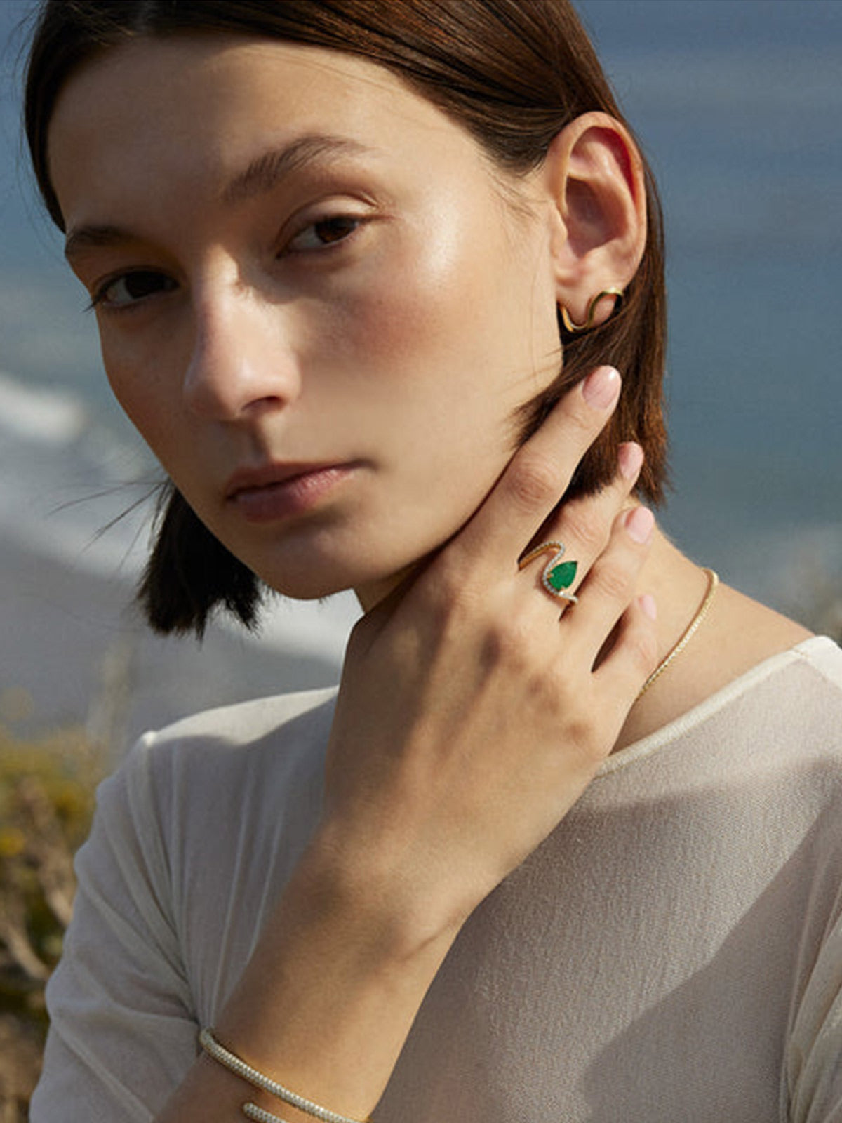 Floating Emerald Trace Pavé Ring