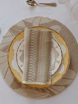 Linen Damask Tutti Le Foglie Charger Plate | Beige Linen Damask Tutti Le Foglie Charger Plate | Beige