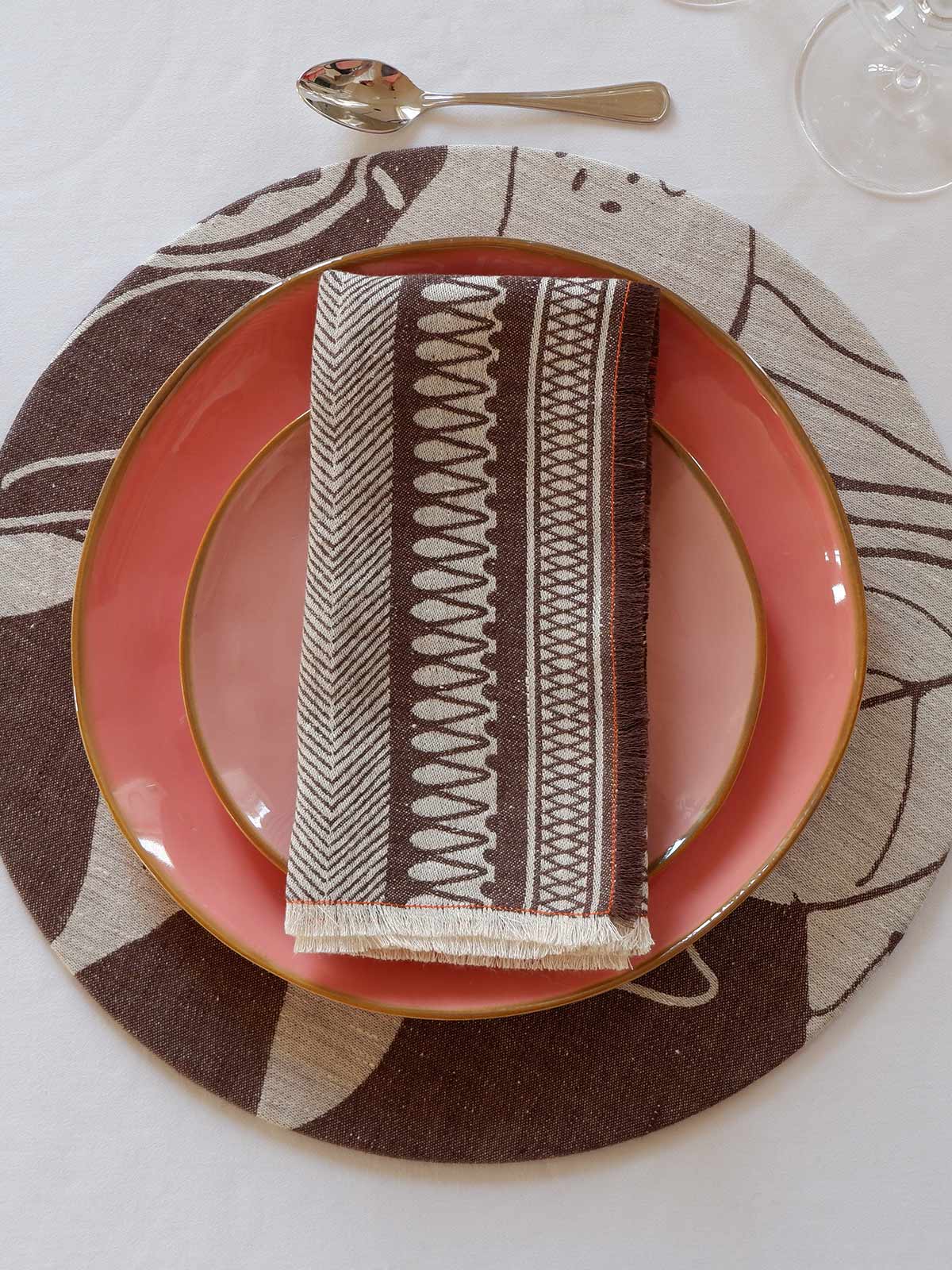 Linen Damask Tutti Le Foglie Charger Plate | Café Tostado Linen Damask Tutti Le Foglie Charger Plate | Café Tostado