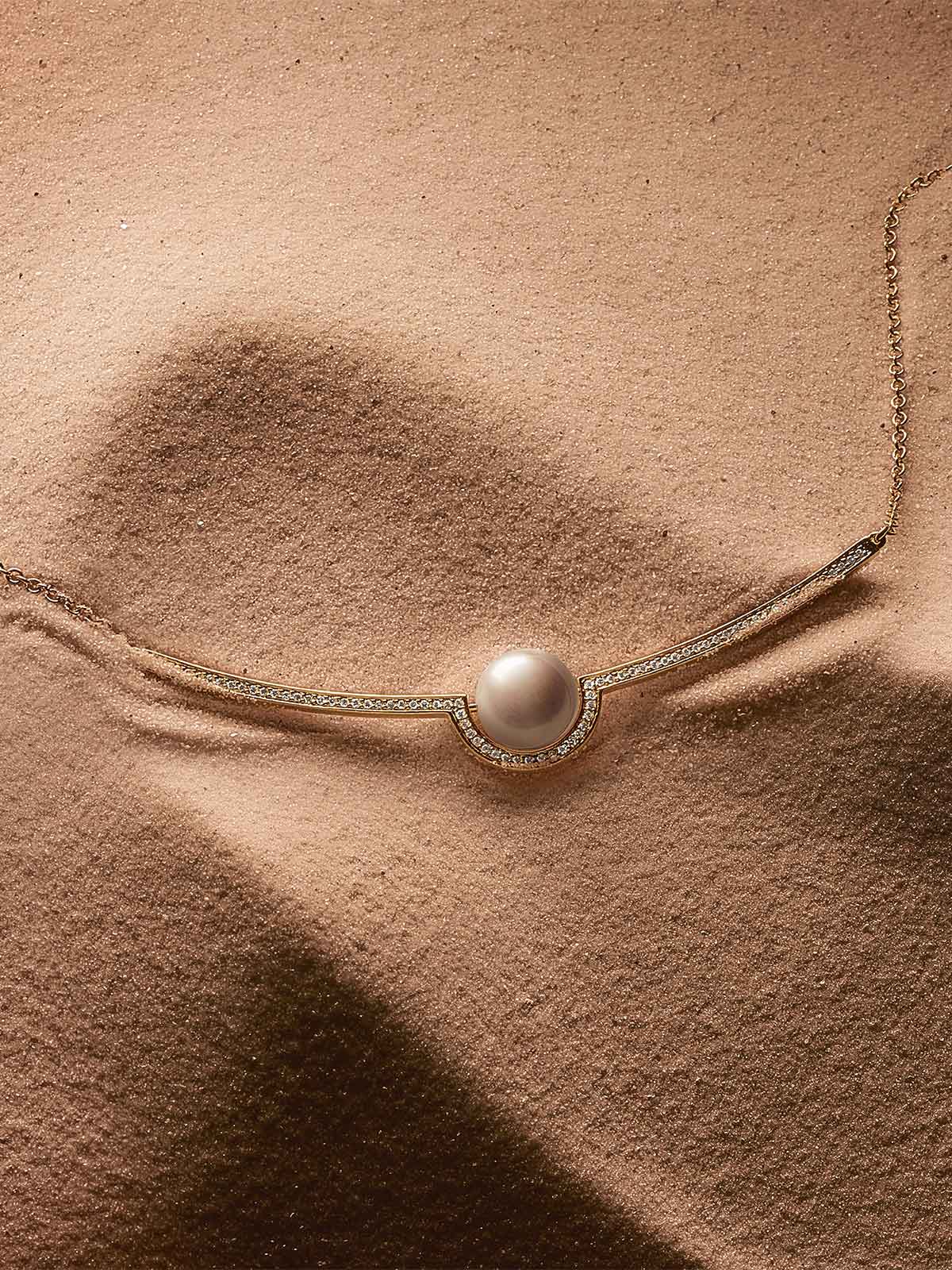 Exclusive Boule D'Or Crescent Pendant | High Polish Exclusive Boule D'Or Crescent Pendant | High Polish - Fashionkind